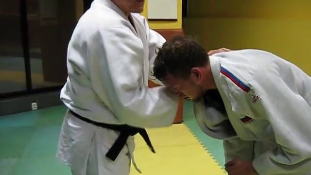 Как накинуть "петлю" на шею для удушения в стойке. смотреть онлайн