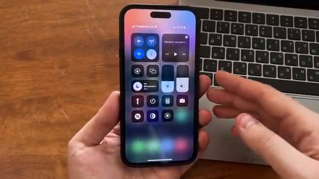 iOS 16 советы увеличить время работы iPhone, которые работают! Как уменьшить расход батареи iPhone? смотреть онлайн