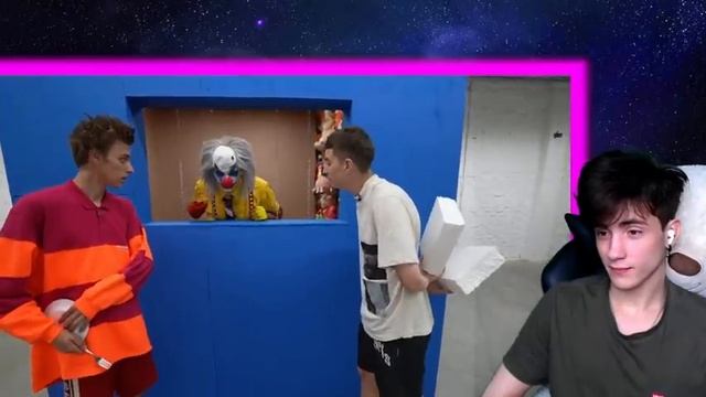 БОДЯ СМОТРИТ ВЛАД А4 Запер КЛОУНА в НЕПРОБИВАЕМОМ ЯЩИКЕ ! РЕАКЦИЯ НА ВЛАДА А4 BODYA смотреть онлайн