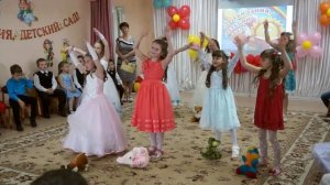 Танец с игрушками