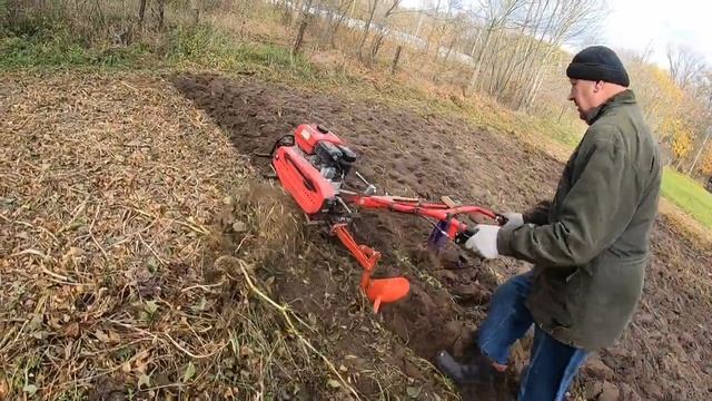 вспашка запушенного поля легким мотоблоком