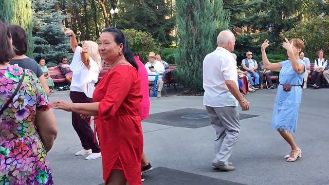 А ПОНАД ГОРАМИ! ТАНЦЫ ХАРЬКОВ УКРАИНА АВГУСТ 2023 смотреть онлайн