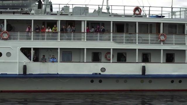 Теплоход "РОДИНА" в Салехарде смотреть онлайн