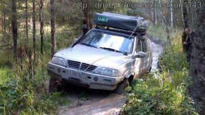 Ssangyong Musso на бездорожье у Лаврентьева Холма