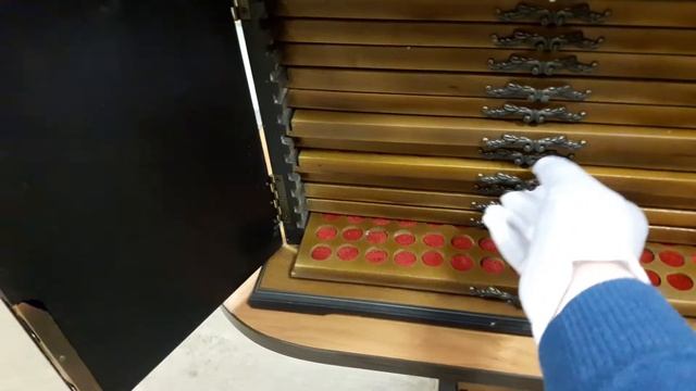 Мюнцкабинет (ящик для хранения) для монет из натурального дерева. смотреть онлайн