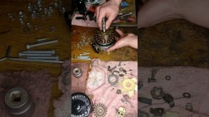 Урал м 67-36 ,сборка,установка генератора.И последующая регулировка зацепа шестерни)