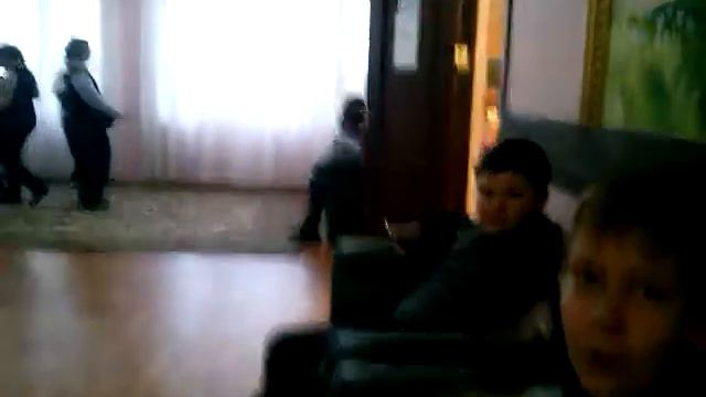 Парень не умеет обниматься(5) смотреть онлайн