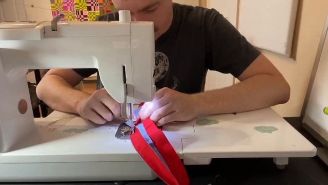 Using Crayola Solids by Riley Blake To Make Colorful Curve Illusion Quilt: Lovely MacIntyre (iconic смотреть онлайн