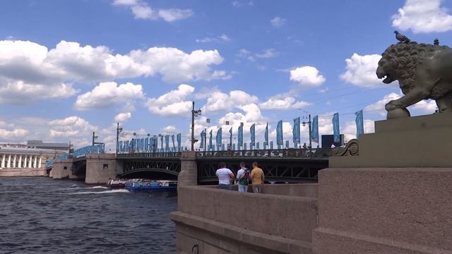 Невский проспект и Дворцовый мост украсили к Евро 2020 / St Petersburg decoration for UEFA EURO 202 смотреть онлайн
