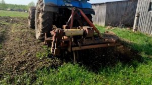 Дохлый трактор МТЗ с фрезой ФБН 1 5 фрезерует пашню