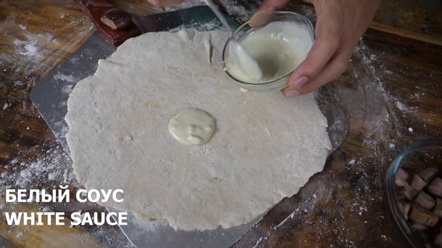 Сразу 2 рецепта пиццы на тонком тесте. Пицца с белым соусом,колбасой и мясом. И домашняя ПЕПЕРОНИ! смотреть онлайн