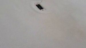 клеем потолок автомобиля ?