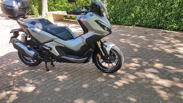 Conclusión, mantenimiento, primer año y 8000km en Honda ADV 350. смотреть онлайн
