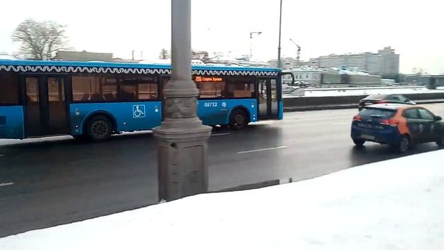 Кремлёвская набережная ЛиАЗ-5292.65 борт 08732 по маршруту 255 смотреть онлайн