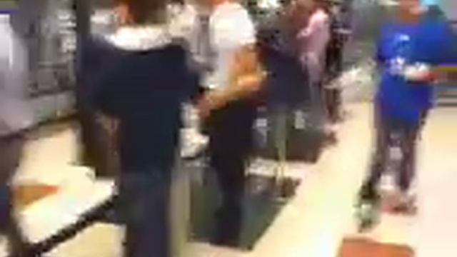 Apple Store Bergamo - OrioCenter - Inaugurazione Parte 1 смотреть онлайн