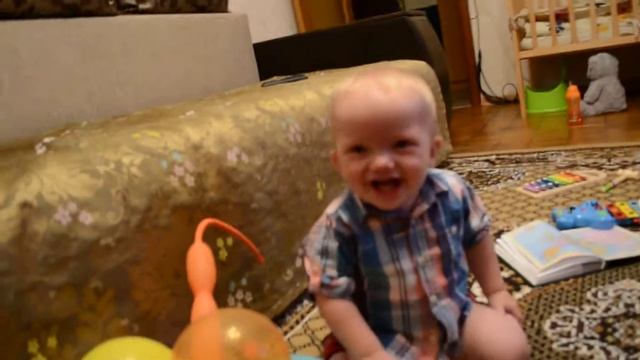 Малыш смеется до икоты) смотреть онлайн