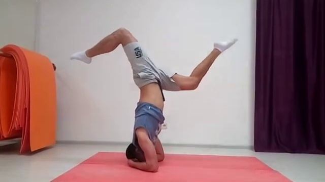 Tutorial: How to do an Elbow Handstand / Видеоурок: Как делать стойку на локтях смотреть онлайн