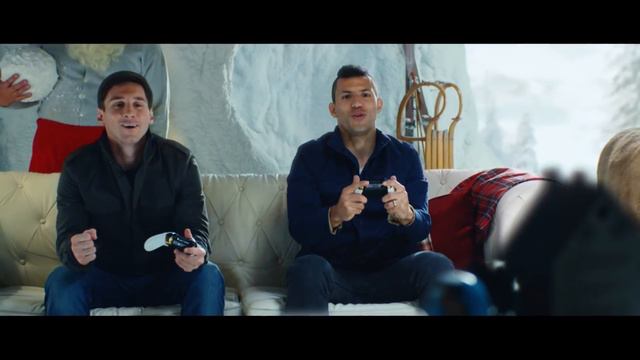 FIFA 16 - Spot Natalizio - Messi & Agüero смотреть онлайн