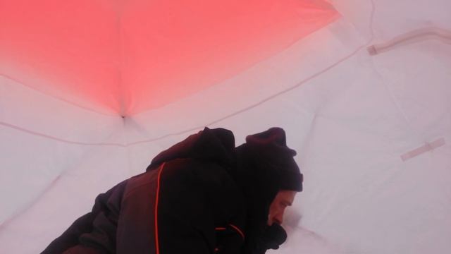 Зимняяя рыбалка в палатке. Зимняя рыбалка на озере Свирь смотреть онлайн