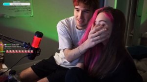 КОРЕШ И АКУЛИЧ ПРО НАЧАЛО ОТНОШЕНИЙ | КУВЫРКАЮТСЯ НА КРОВАТИ