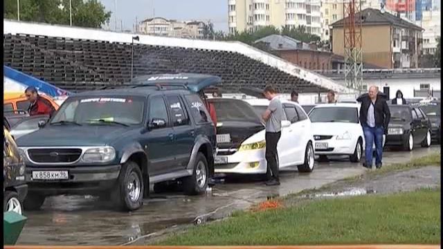 До чего может довести любовь к тюнингу и автозвуку?!