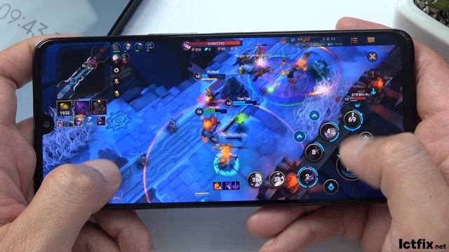 TCL 30 Plus League of Legends Wild Rift Gaming test смотреть онлайн
