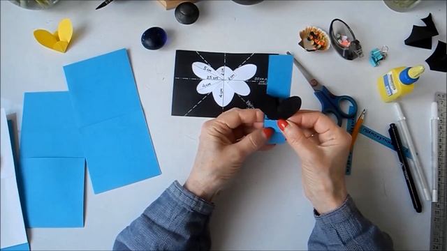 Pop-up листівка "Муха та яблучко". Паперові техніки. смотреть онлайн