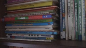 РАЗБИРАЮ КНИЖНЫЕ ПОЛКИ В ДЕТСКОЙ