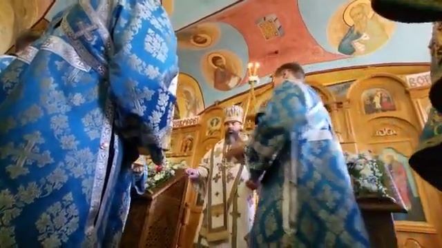 Рождество Пресвятой Богородицы, престольный праздник под звуки прилетов. город Горловка. смотреть онлайн