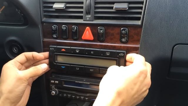 Как снять климат контроль на Мерседес w202(замена лампочки) смотреть онлайн