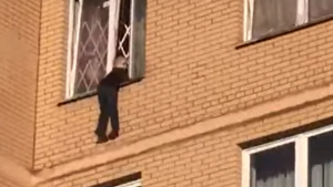 3-ЛЕТНИЙ МАЛЬЧИК ВЫПАЛ ИЗ ОКНА