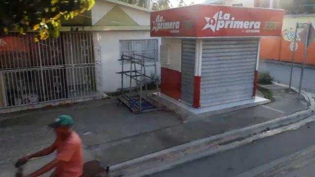 Доминикана: взгляд на обочину. Овощная лавка в типичном квартале