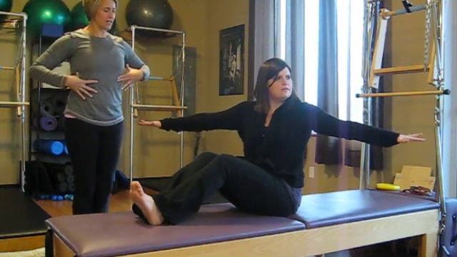 Rivercity Pilates: Spine Twist смотреть онлайн
