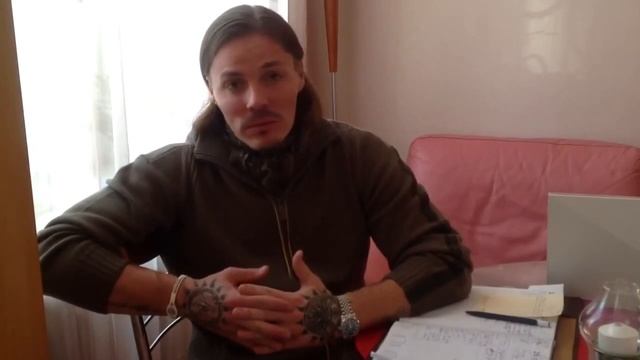 Сергей Симонов: для меня БРЕНД одежды это всё, скоро зима, одеваю мохнатые ботинки и красную куртку смотреть онлайн