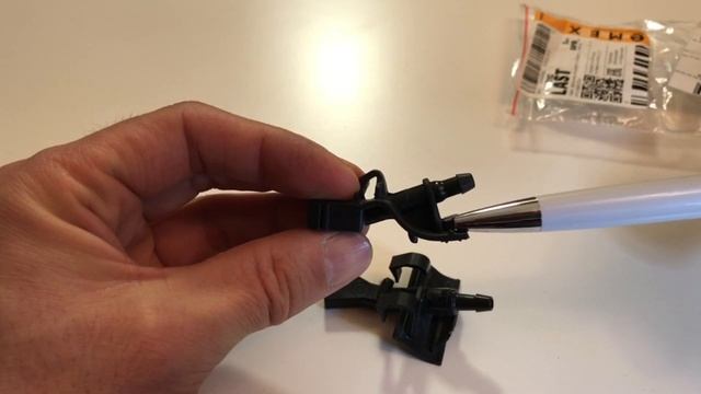 Замена форсунки омывателя. На форсунку веерного типа. Mitsubishi смотреть онлайн