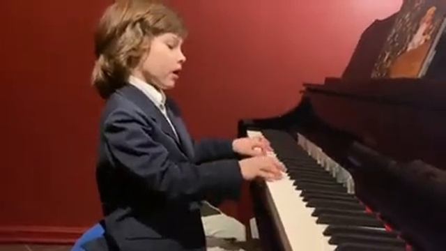 Soft Mozart Recital: Miron (5) plays "Two happy geese" by Kuprevich смотреть онлайн