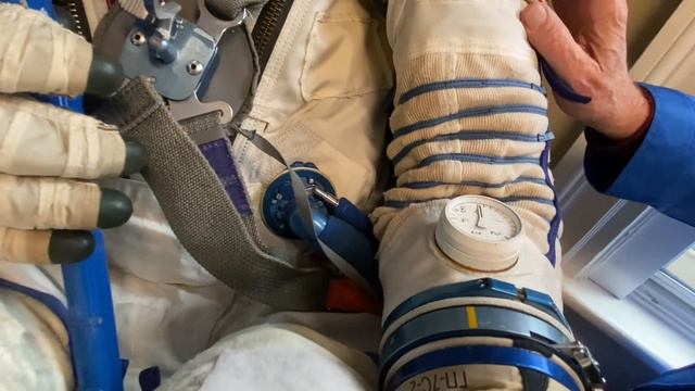 A Space Trilogy: The Space Suit, A Virtual Tour with Dr. Greg Olsen смотреть онлайн