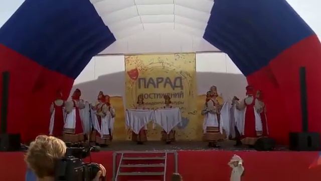 "Чудный месяц плывет над рекою" Театр русской песни Алёны ЛАРЬКИНОЙ смотреть онлайн