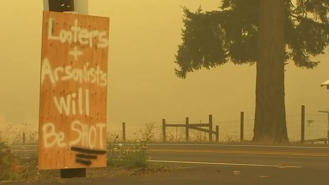 ‘You loot we shoot’: Signs threaten looters in Clackamas County fire zones смотреть онлайн