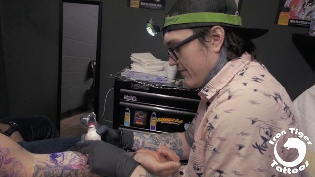 Black and grey sleeve tattoo (6 hour session) смотреть онлайн