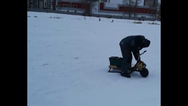 Испытание мини снегохода для рыбалки