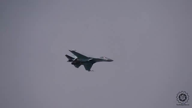 Neveroyatniy-pilotaj-su-35s-incredible-aerobatics-of-su-35s_(videomega.ru).mp4