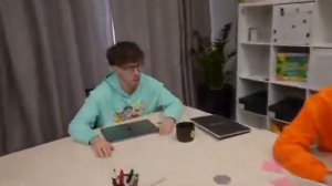 Клоун А4 сошёл с ума