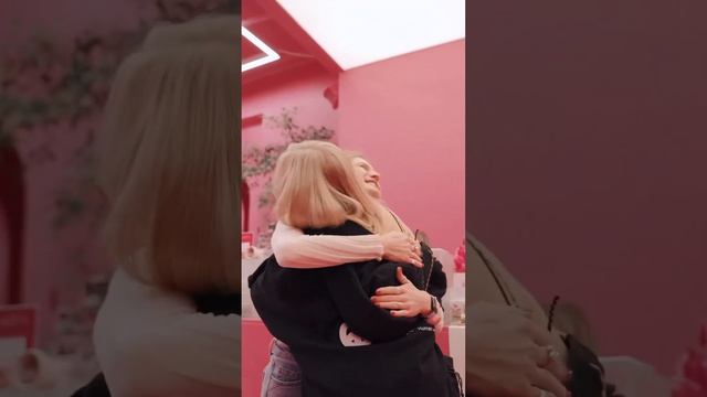 Любовь можно встретить в любом месте, а воплотить в жизнь эскиз симпатичного прохожего в VivoTattoo смотреть онлайн