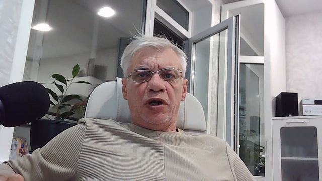 Можно продублировать график торгового инструмента, только толку от этого как не было, так и не буде смотреть онлайн