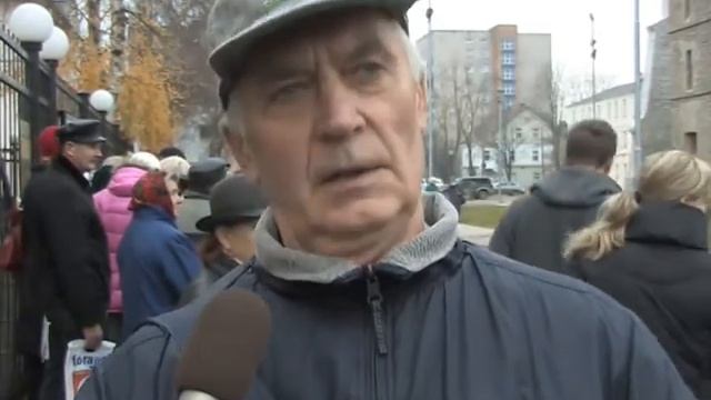 Пенсионеры пикетировали консульство РФ в Нарве смотреть онлайн