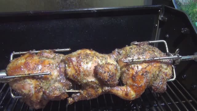 ЦАПЛЯТА-ГРИЛЬ НА ВЕРТЕЛЕ В ГАЗОВОМ ГРИЛЕ PRIMELINER И САЛЬСА ИЗ КОПЧЕНЫХ ОВОЩЕЙ НА УГОЛЬНОМ ГРИЛЕ!) смотреть онлайн