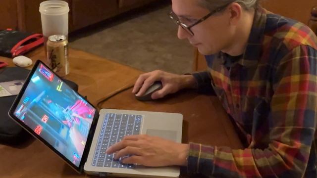 Microsoft Surface Laptop Studio 2 = 3 GUY's agree its awesome! смотреть онлайн