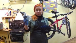 чистка цепи велосипеда.машинка для чистки цепи. лена может.
