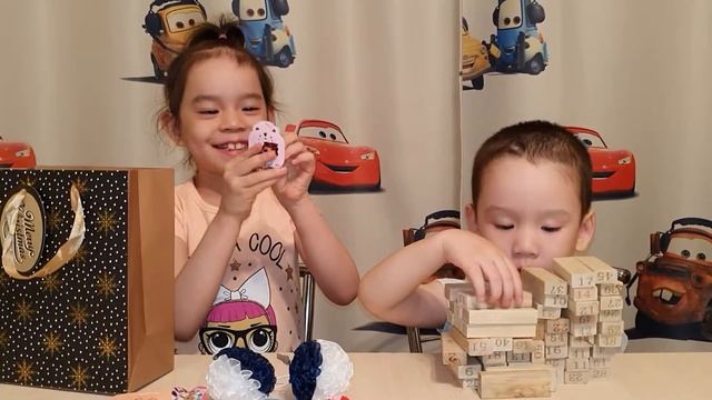 Делаем прическу.Купили много аксессуаров для волос! смотреть онлайн